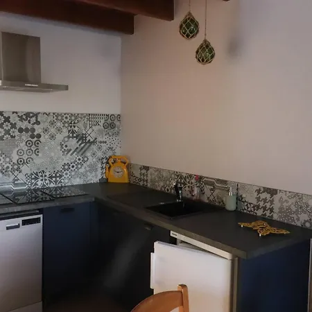 Maison Rénovée 4 Pers. Avec Jardin Et Parking - Fr-1-738-34