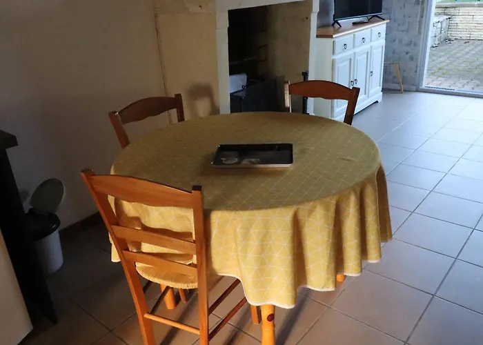 Holiday home Maison Renovee 4 Pers. Avec Jardin Et Parking - Fr-1-738-34