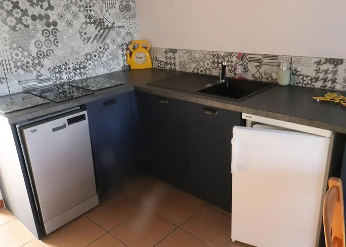 Holiday home Maison Renovee 4 Pers. Avec Jardin Et Parking - Fr-1-738-34 *